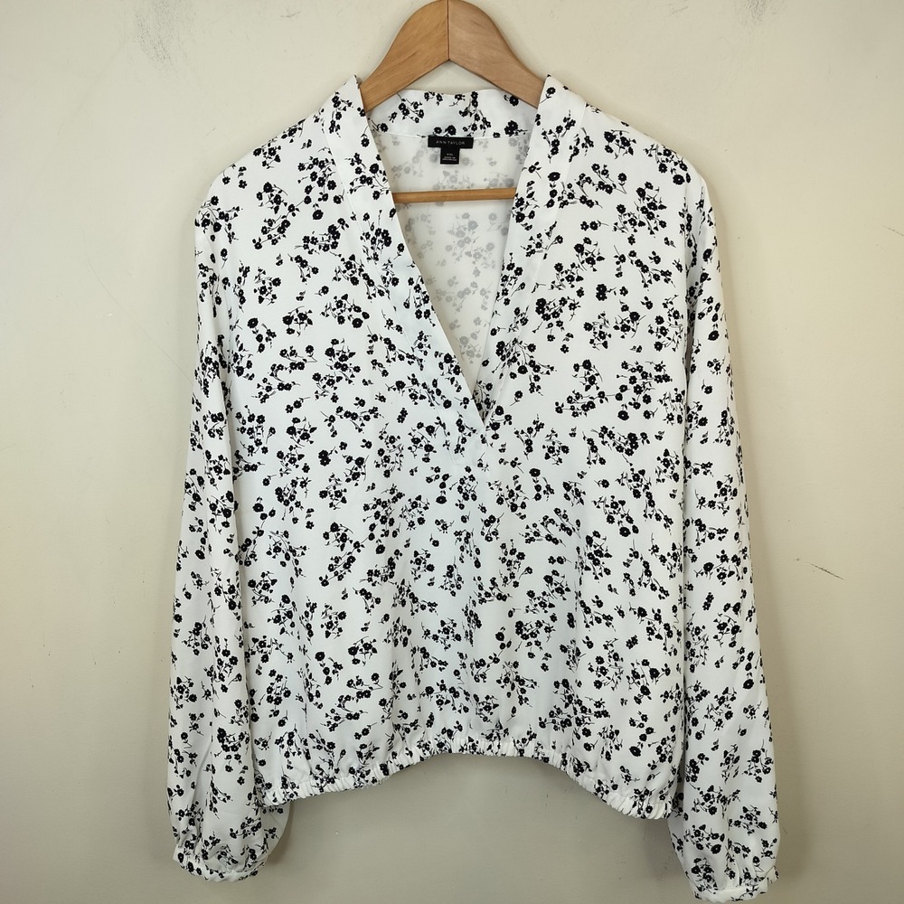 Ann Taylor Floral Blouse Top XXL Floral V-Neck Elastic Hem White Black